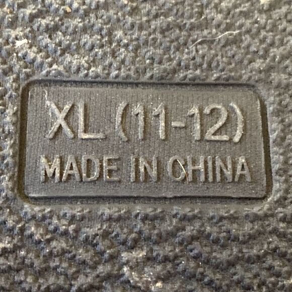 Chinese Laundry Black and Pink Fuzzy Slippers Size 11/12 - Picture 3 of 4